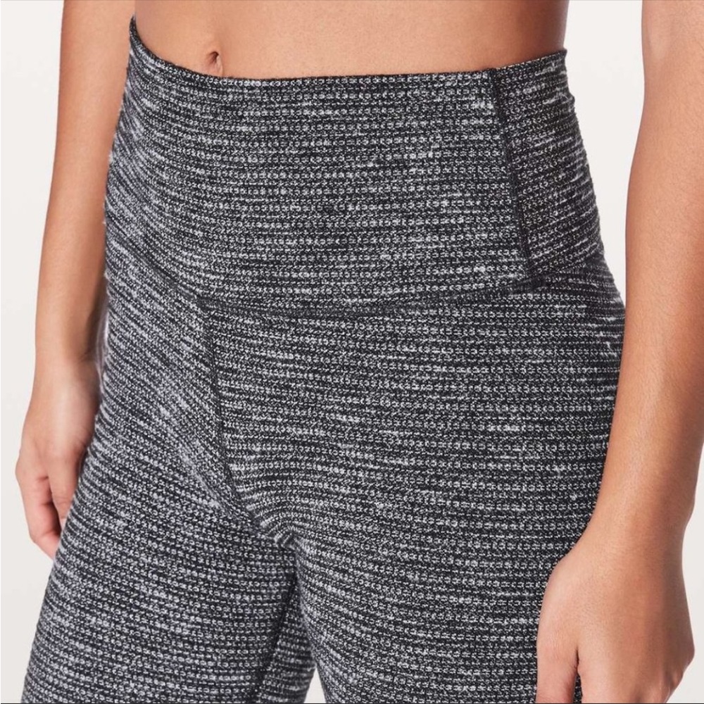 Lululemon Wunder Under size 4 leggings 25” length